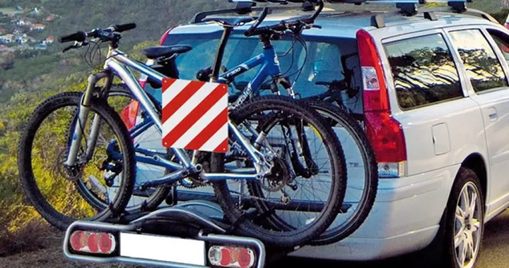Carichi sporgenti in auto, come trasportarli