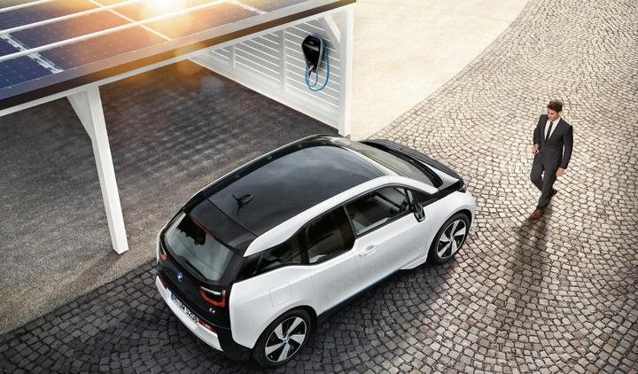 Auto elettriche: la presa per la ricarica diventa obbligatoria nelle nuove case