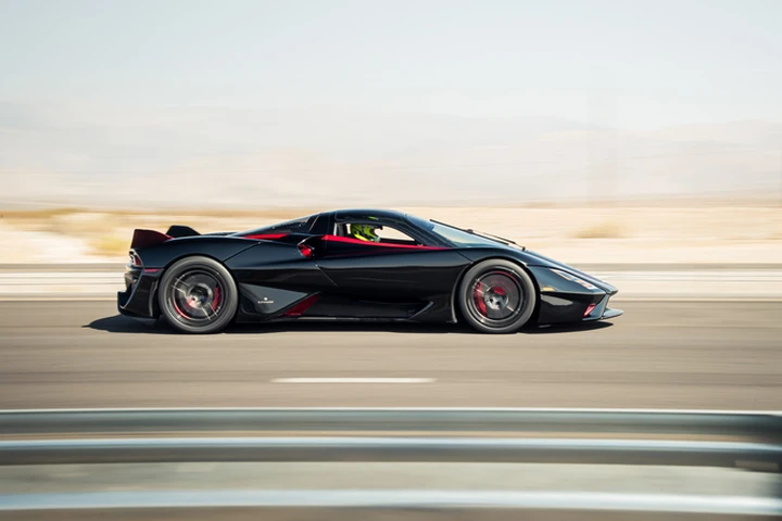 La SSC Tuatara è l’auto più veloce del mondo: 508,7 km/h