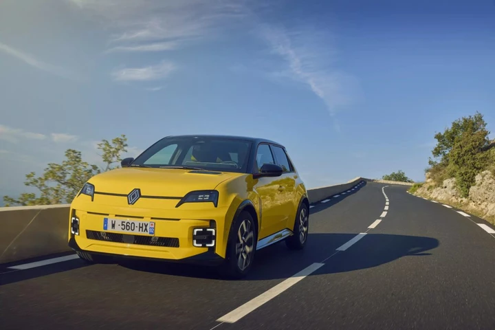 Renault richiama oltre 15.000 auto elettriche per un problema tecnico