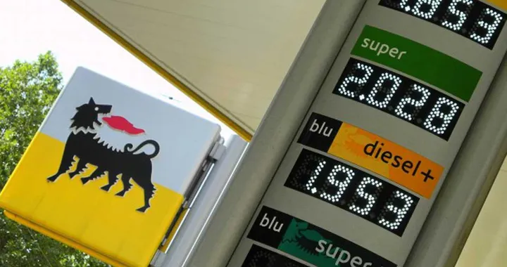 Carburanti: prezzo benzina oltre i 2 euro al litro