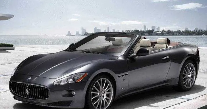 Maserati: - 40%. Si riparte con la Gran Cabrio