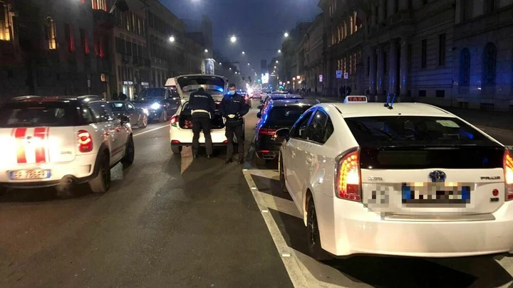 Controlli alcoltest: 34enne positivo chiama un taxi ma anche il conducente è ubriaco