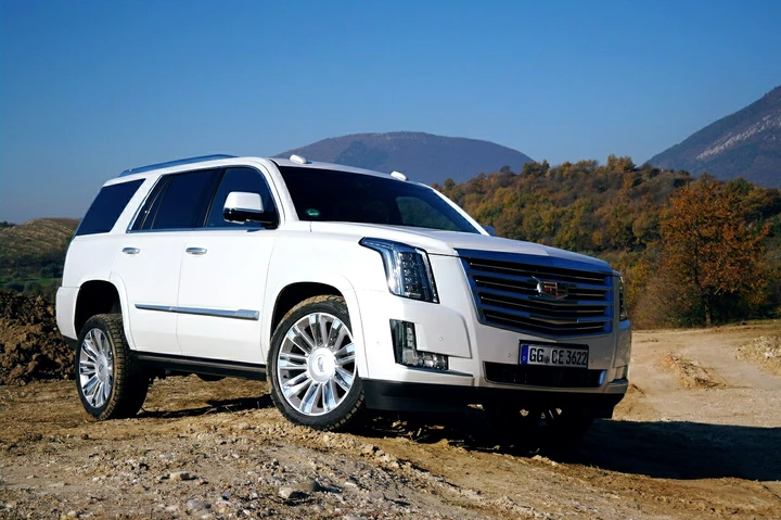 Cadillac Escalade V8 AWD Platinum: la prova su strada