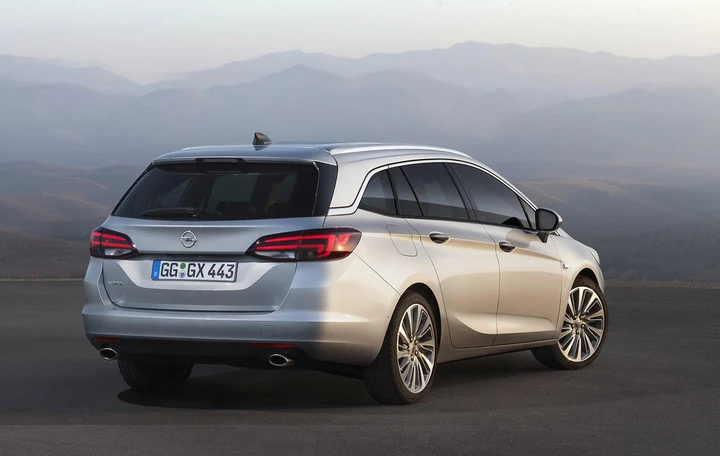 Nuova Opel Astra Sports Tourer: prime immagini ufficiali