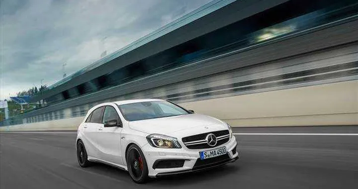 Classe A 45 AMG: primo contatto su strada