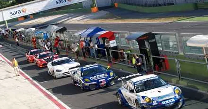 Porsche e Ferrari nella prima del Campionato Italiano GT a Vallelunga
