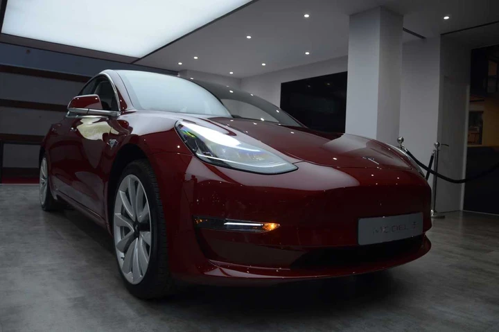 Tesla al Salone di Parigi 2018