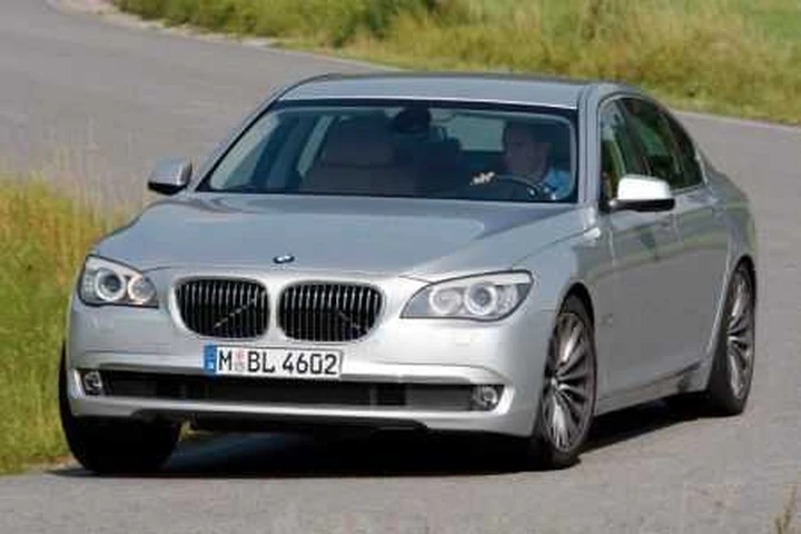 BMW protezionista in Svizzera: niente acquisti fuori confine