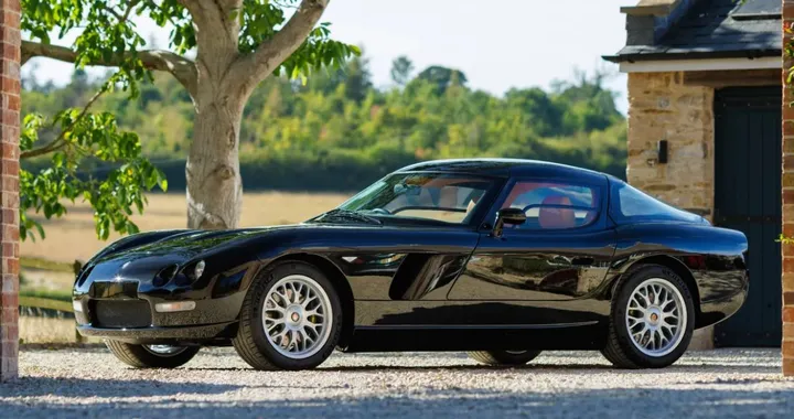 Bristol Fighter, torna dopo 20 anni: la supercar inglese con V10 e 338 km/h