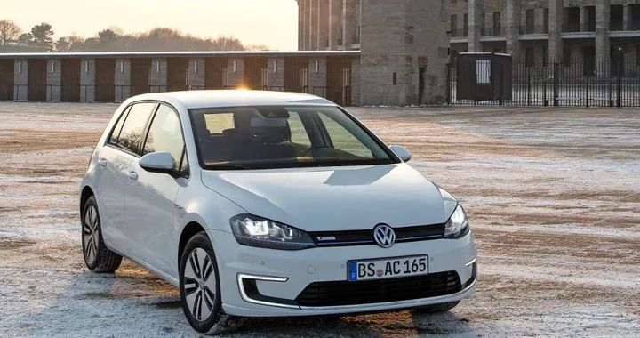 Nuova Volkswagen e-Golf: la elettrica arriverà a giugno