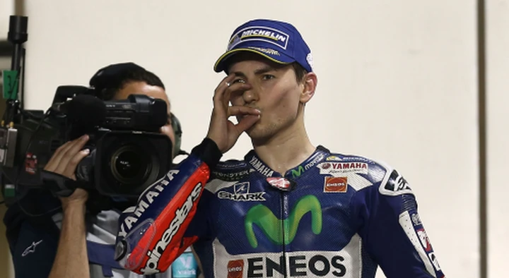 Lorenzo, il significato del gesto sul podio