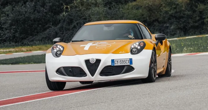 Nicola Larini firma la 4C Collezione GT: mito e velocità in tre esemplari