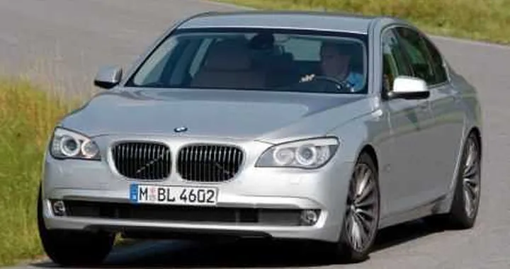 BMW protezionista in Svizzera: niente acquisti fuori confine