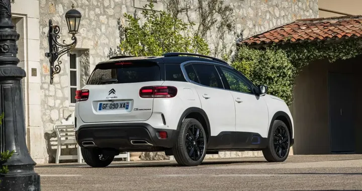 Citroen C5 Aircross Plug-in Hybrid: prezzo da 43.450 euro