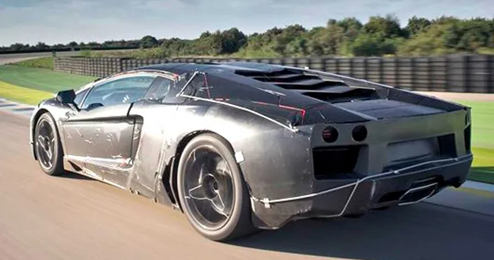 Nuova Lamborghini V12: nome in codice 834