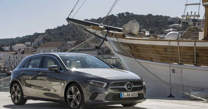 Nuova Mercedes Classe A, iniezione di lusso e tecnologia per la quarta generazione
