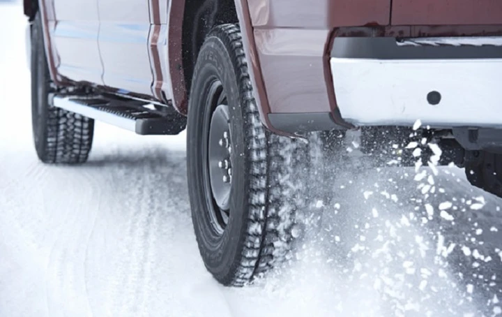 Guida in inverno: molti automobilisti europei non utilizzano pneumatici adatti