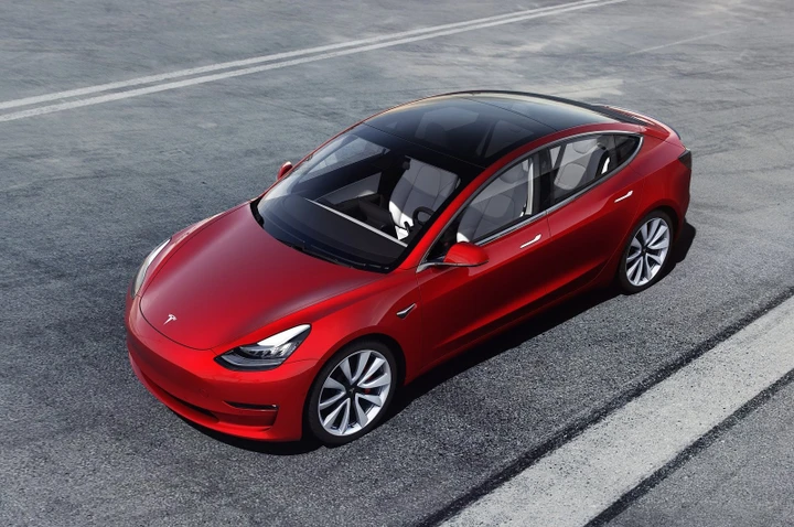 Comprare una Tesla usata: prezzo vantaggioso e pronta consegna