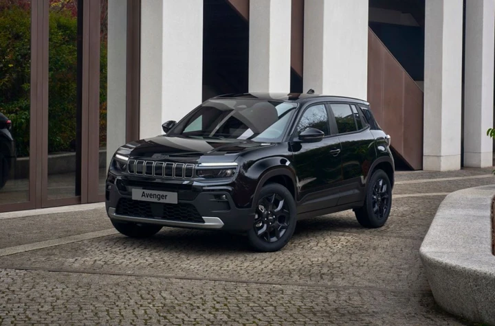 Jeep Avenger Black Edition debutta al Salone di Bruxelles 2026
