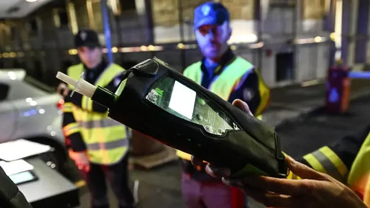 Fermato senza patente dopo 12 anni: multa monstre e veicolo bloccato