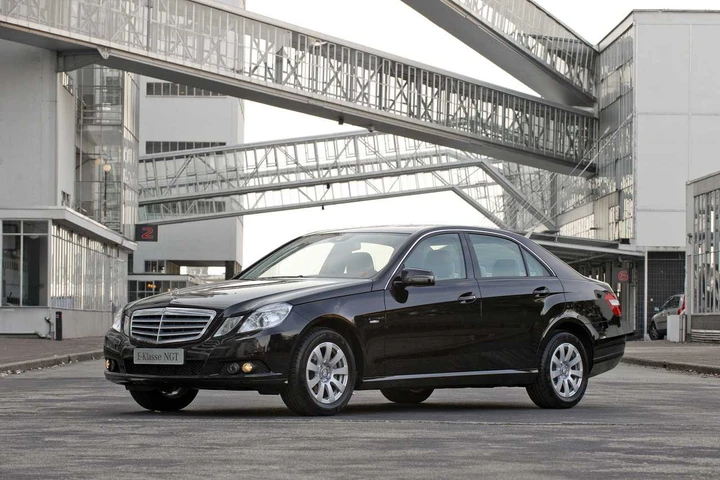 Mercedes E 200 NGT: ecologica di lusso