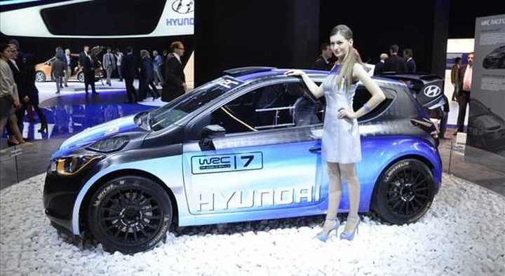 Le ragazze del Salone di Francoforte 2013