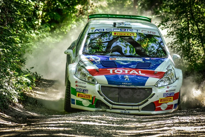 Peugeot: weekend poco fortunato al Rally di San Marino