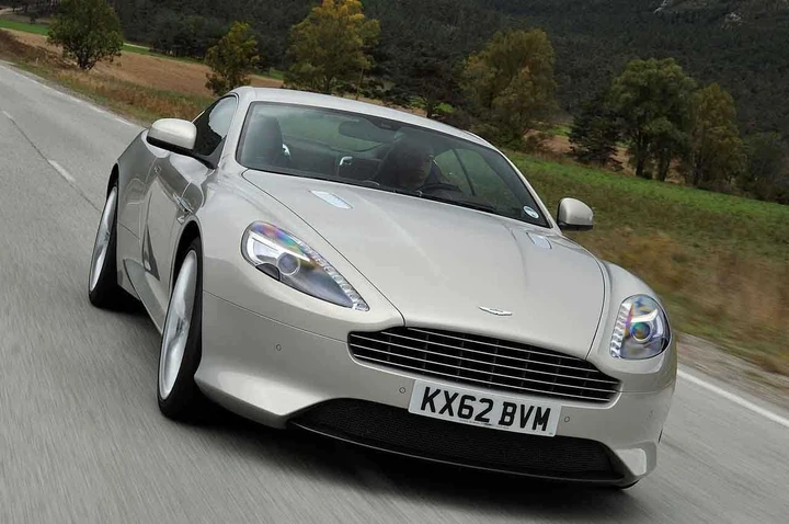 Aston Martin DB9 2013: intramontabile icona british