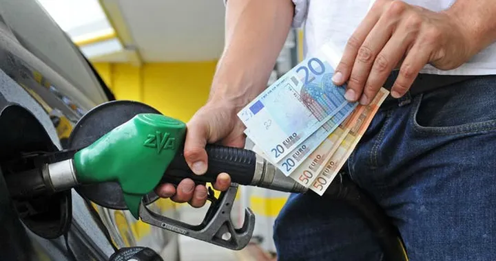 Prezzi carburanti: aumentano le accise