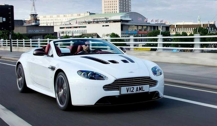 Aston Martin V12 Vantage Roadster: solo 101 esemplari
