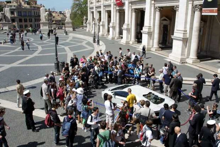La Lamborghini Aventador al Campidoglio