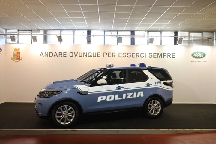 Land Rover: consegnate 30 nuove Discovery alla Polizia di Stato