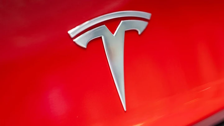 Tesla precipita in Europa, grave calo di vendite per il colosso americano