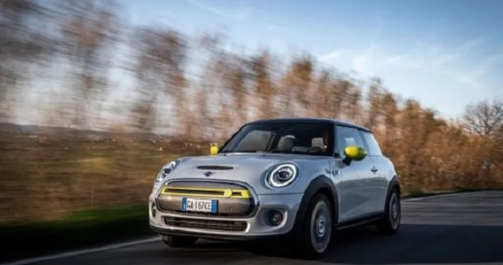 Mini Cooper SE elettrica: motore, autonomia e prezzo