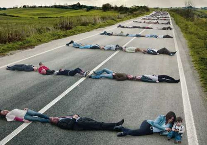 Io Dissuado, più di 5mila persone sdraiate sull’asfalto