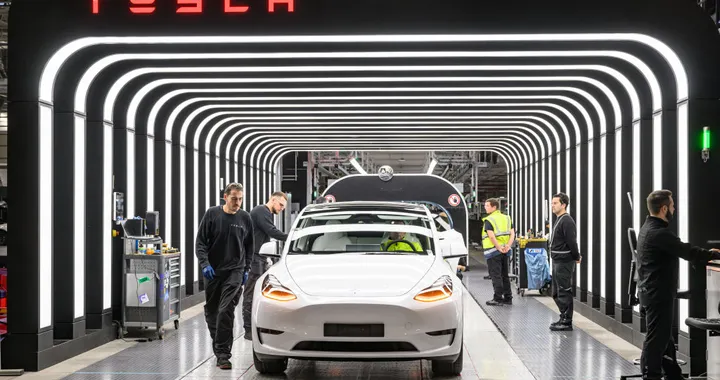 Tesla tracolla nelle vendite ma ha un asso nella manica: i crediti verdi