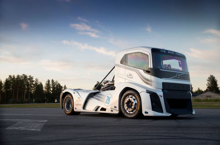 E' Volvo il camion più veloce del mondo: 276 km/h