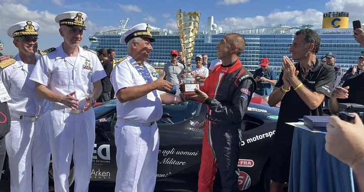 Fabio Barone conquista il settimo record mondiale: 164 km/h con Ferrari SF90 su Nave Trieste