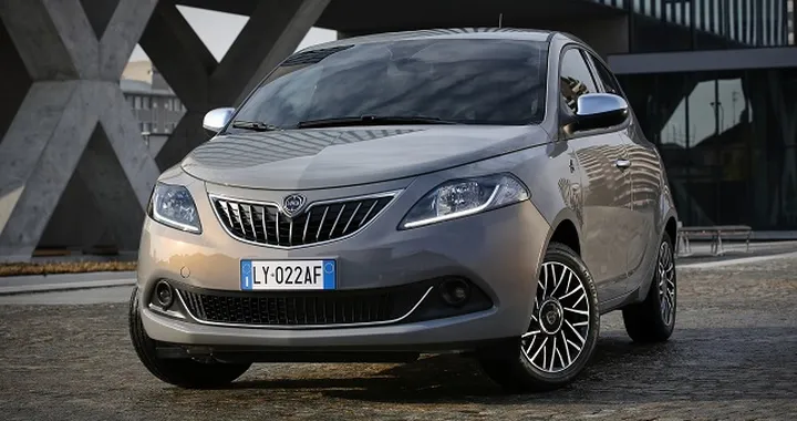 Lancia Ypsilon Alberta Ferretti: dotazioni e prezzi