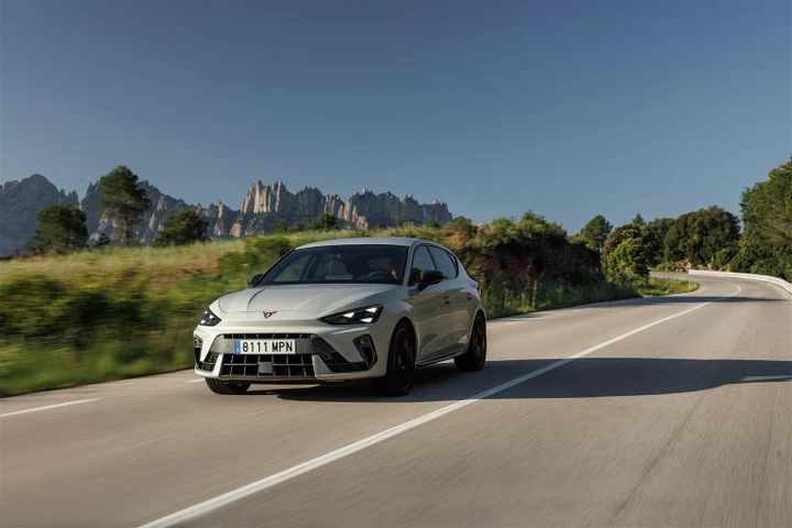 Cupra Leon: la nuova gamma e-HYBRID da 272 CV è realtà