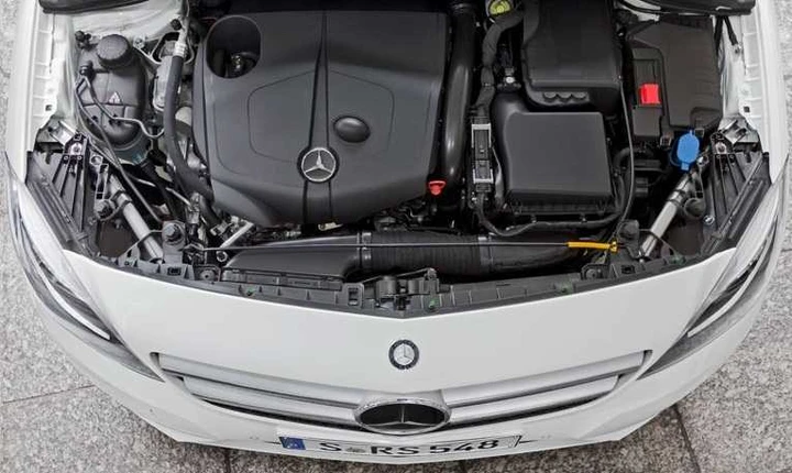 Mercedes si ispira a Bmw per i nuovi motori