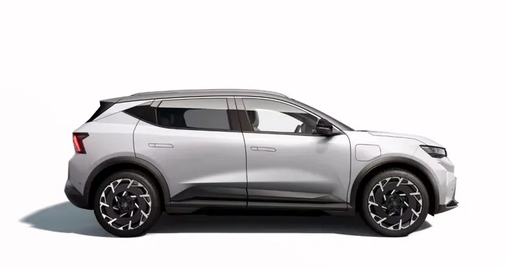 Renault Scenic E-Tech, prezzo giù di 7.700 euro: ora parte da 32.500