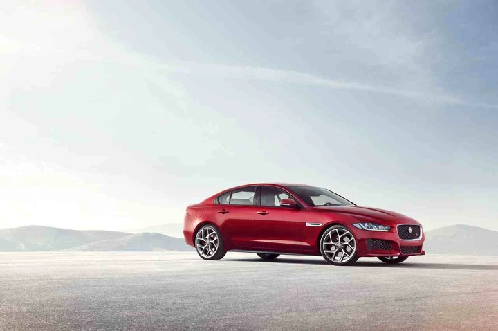 Jaguar XE: le foto ufficiali