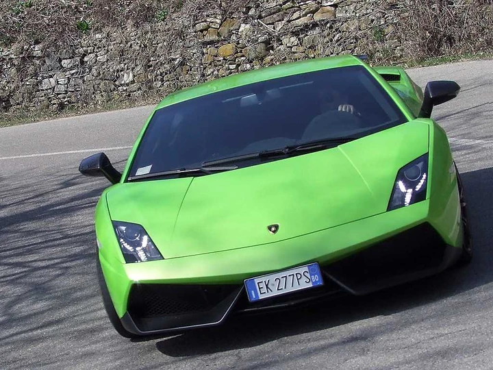Lamborghini Gallardo Superleggera prova su strada