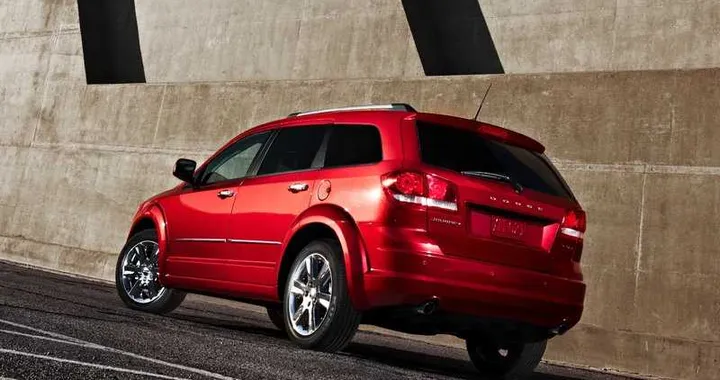Chrysler richiama 144.000 Dodge Journey e Ram