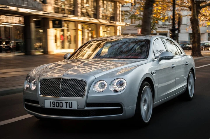 Bentley Flying Spur con nuovo V8: immagini ufficiali