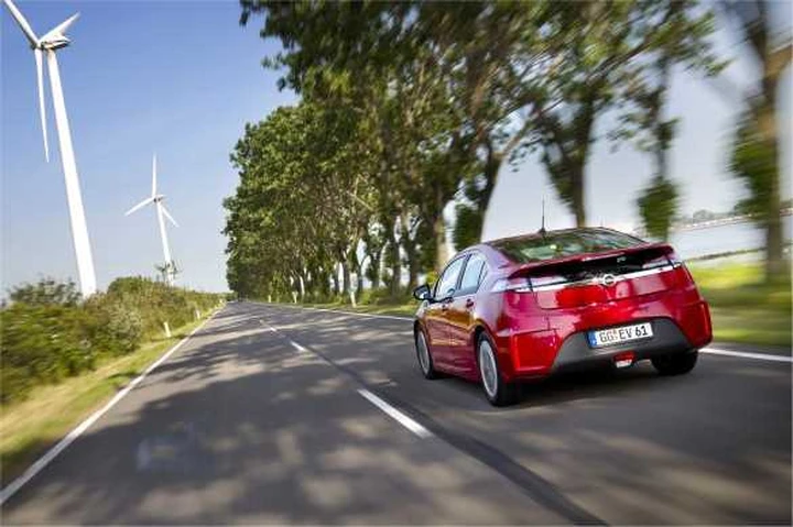 Incentivi auto elettriche: entro l'estate il voto alla Camera