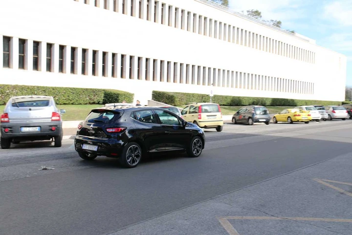 Renault Clio 0.9 TCE Moschino 75 CV, la prova su strada