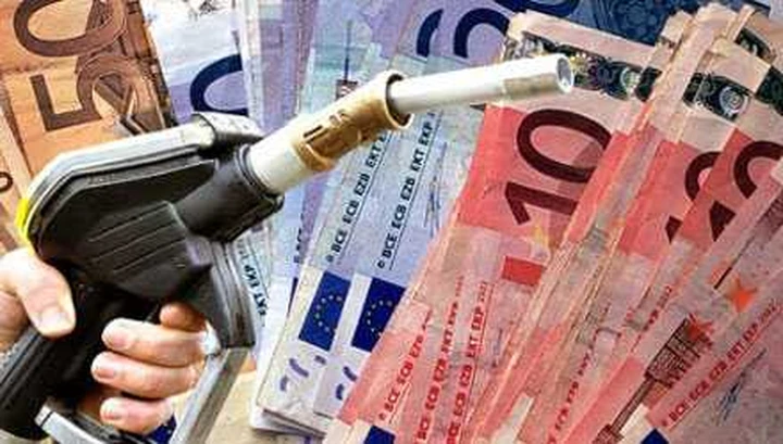 Prezzo benzina, nuovo record a 1,64 euro